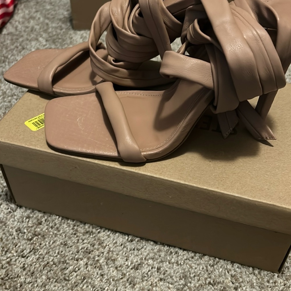 Size 9 tan Steve Madden sandal
